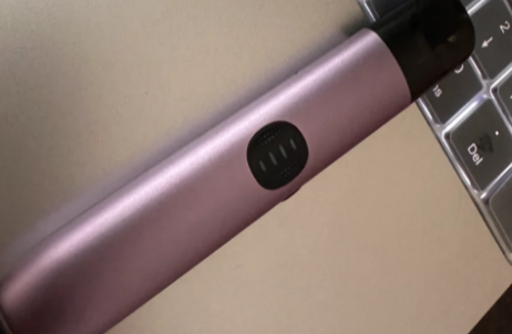 悦刻能用手机充电器充电吗？