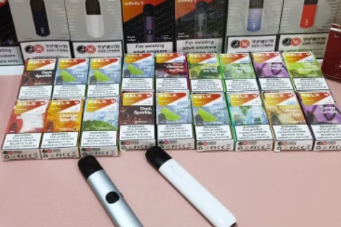 悦刻能用手机充电器充电吗？