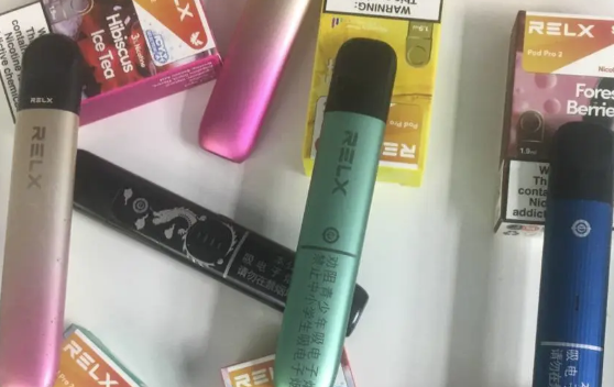 悦刻放入烟弹有震动不出烟上怎么办？
