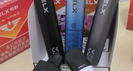 果奇和悦刻电子烟哪个好？送男友选哪个？